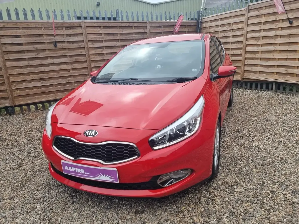 Used Kia Ceed 2015 Red Hatchback