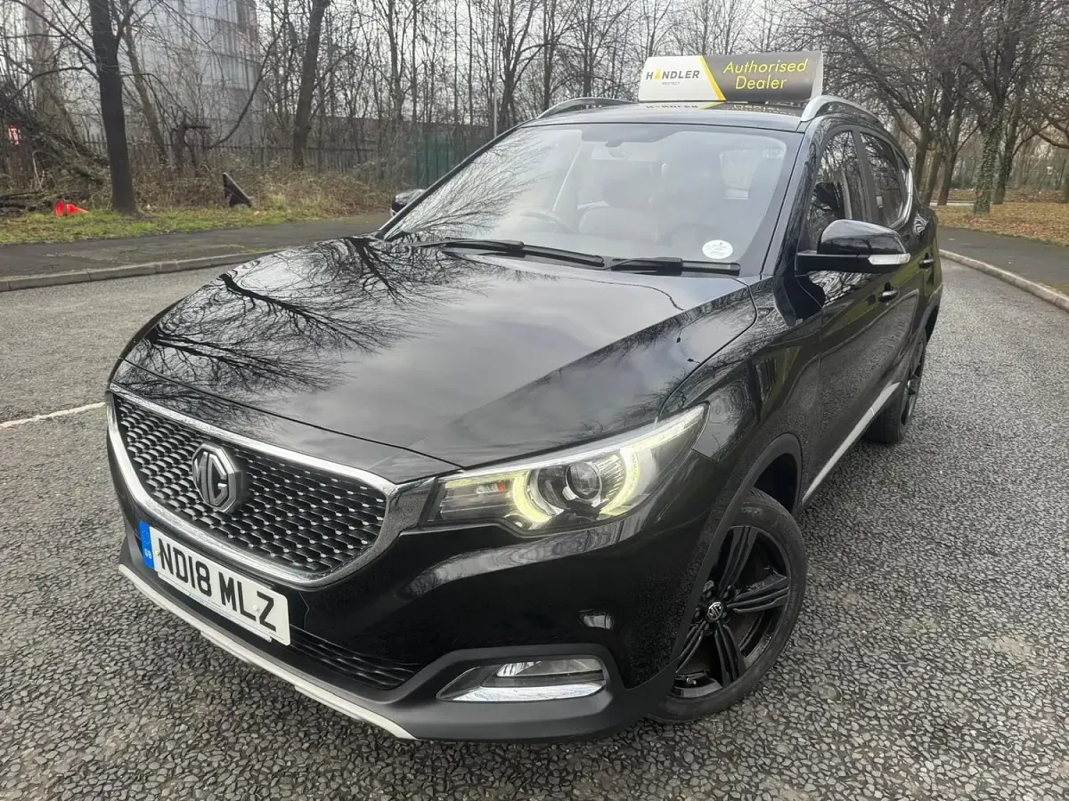 Käytetty MG ZS Exclusive 106 HP (77 kW) 2018 Musta Katumaasturi