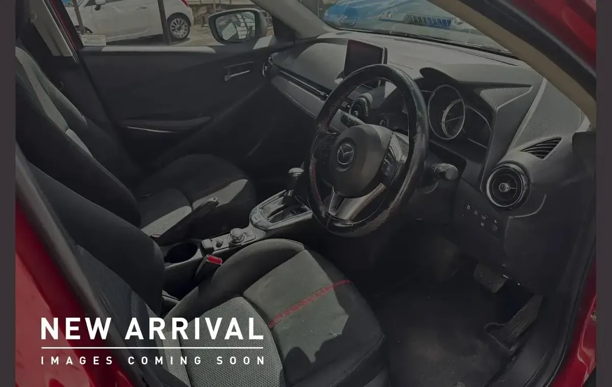 Usado Mazda 2 Inclusive 88 CV (64 kW) 2016 Rojo Utilitario