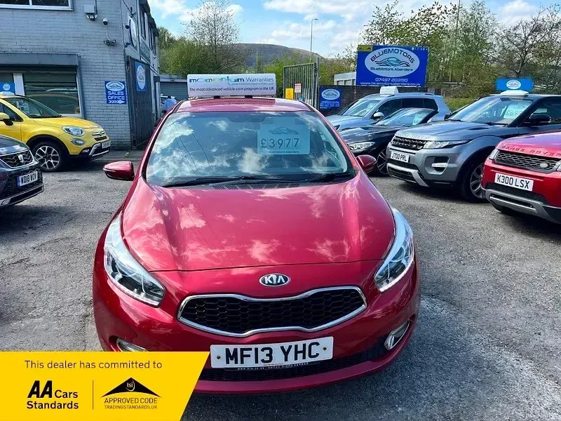 Używany Kia Ceed 2013 Czerwony Hatchback