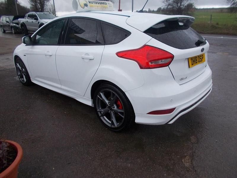 Used Ford Focus ST-Line X 140 HP (102 kW) 2018 White Hatchback
