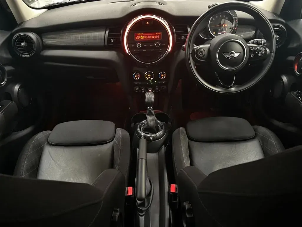 Used Mini Cooper Hatch 136 HP (100 kW) 2016 White Hatchback