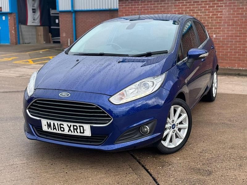 Usado Ford Fiesta Titanium 75 HP (55 kW) 2016 Azul Citadino