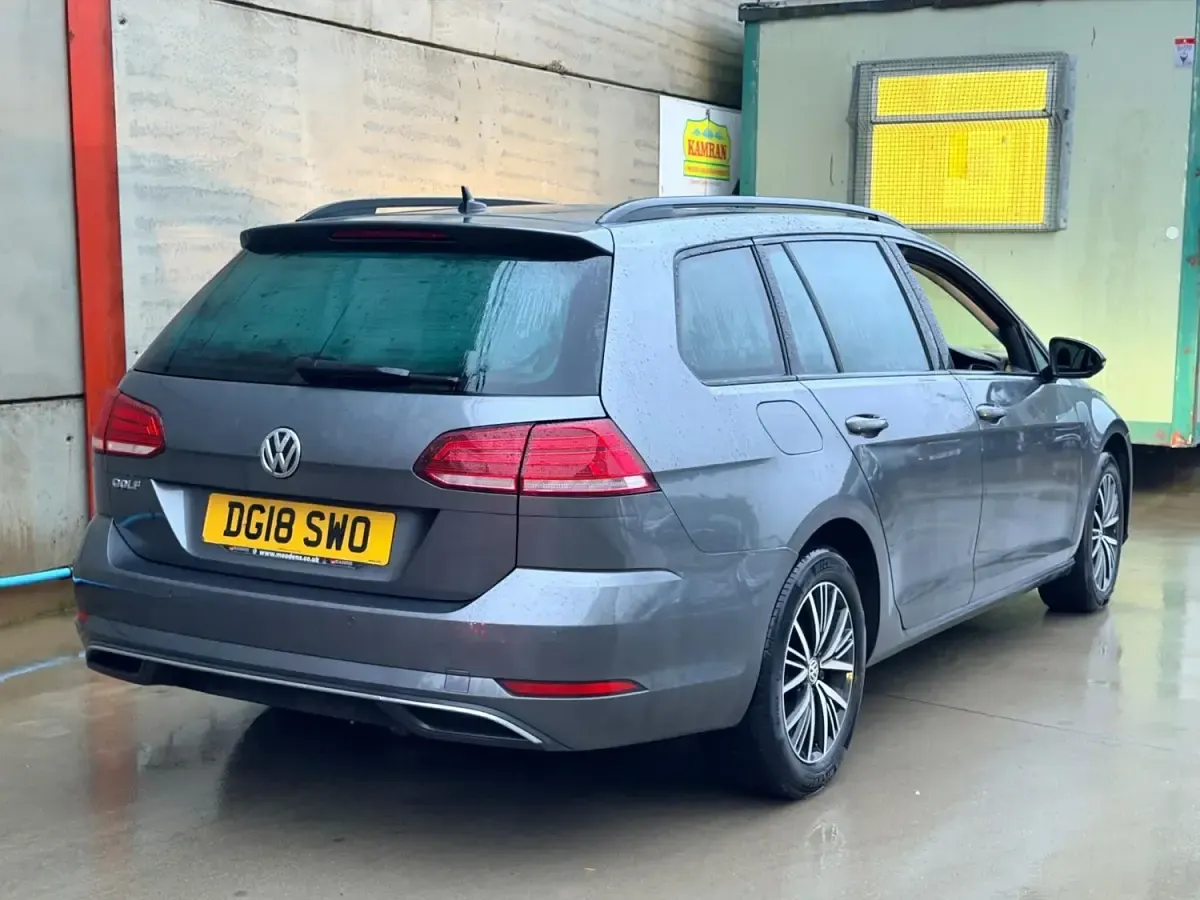 Begagnad VW Golf VII SE 115 HK (84 kW) 2018 Grå Kombi