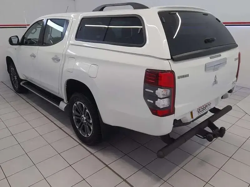 Used Mitsubishi L200 150 HP (110 kW) 2021 White Pickup