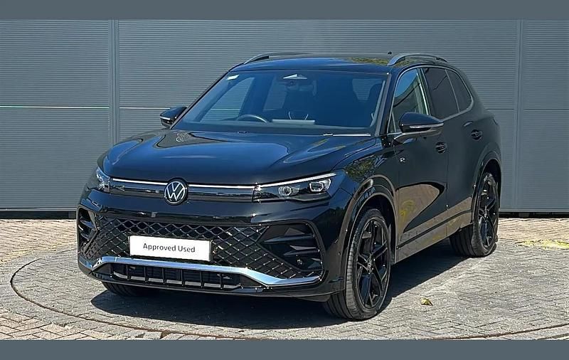 Used VW Tiguan R-line 147 HP (108 kW) 2025 Black SUV