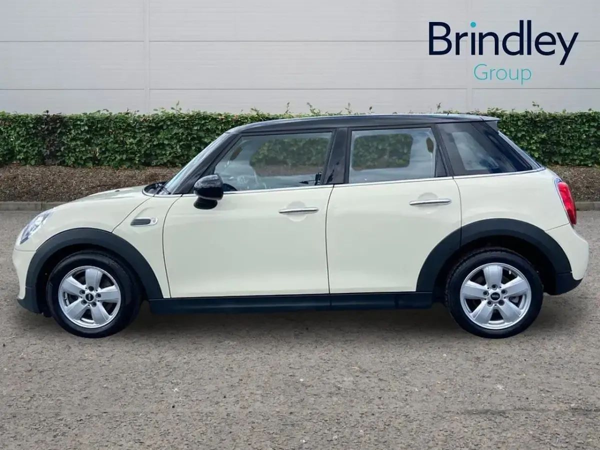 Used Mini Cooper Hatch 134 HP (98 kW) 2018 White Hatchback