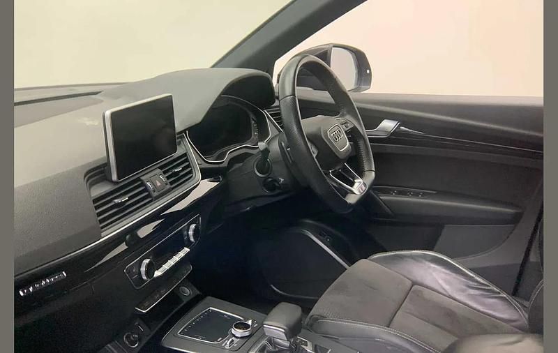 Used Audi Q5 Black Edition 187 HP (137 kW) 2019 Navarra blue metallic SUV