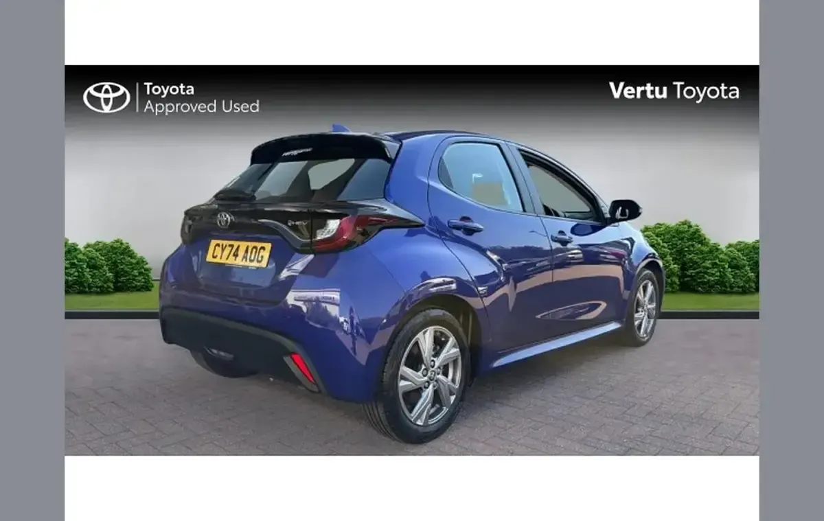 Used Toyota Yaris 116 HP (85 kW) 2024 Blue Hatchback