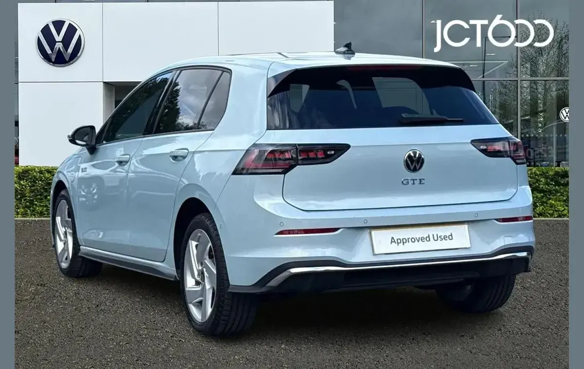 Used VW Golf VIII GTE 267 HP (196 kW) 2025 Blue Hatchback