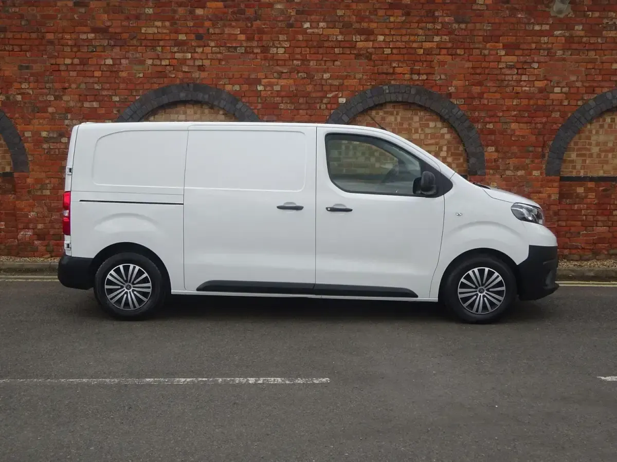 Used Toyota Proace 120 HP (88 kW) 2020 White MPV