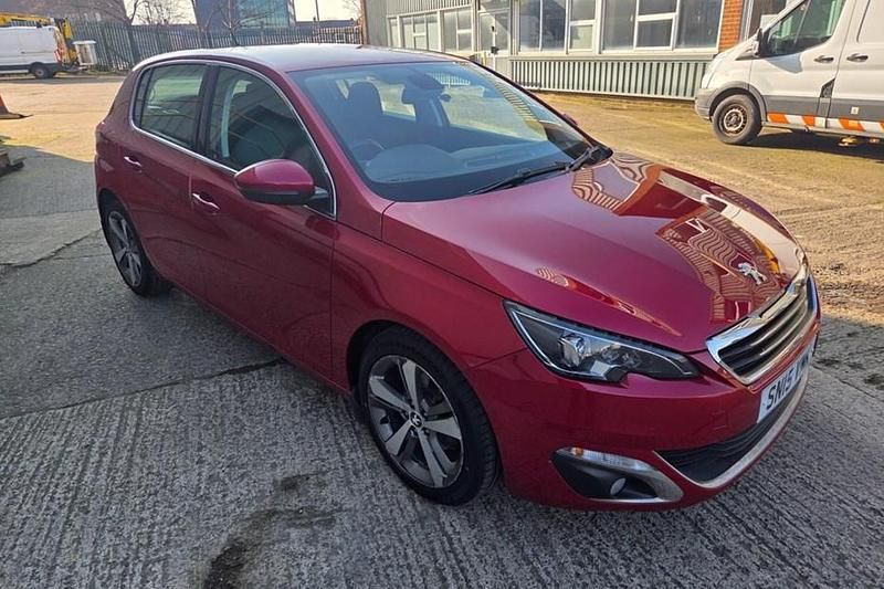 Used Peugeot 308 Allure 115 HP (84 kW) 2015 Red Hatchback