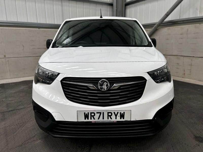 Begagnad Vauxhall Combo 100 HK (73 kW) 2022 Vit Minibuss