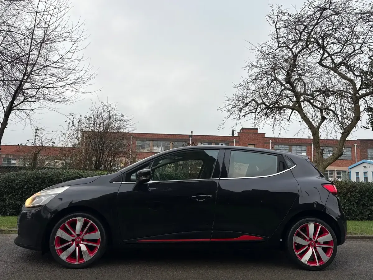 Used Renault Clio Dynamique 90 HP (66 kW) 2014 Black Hatchback