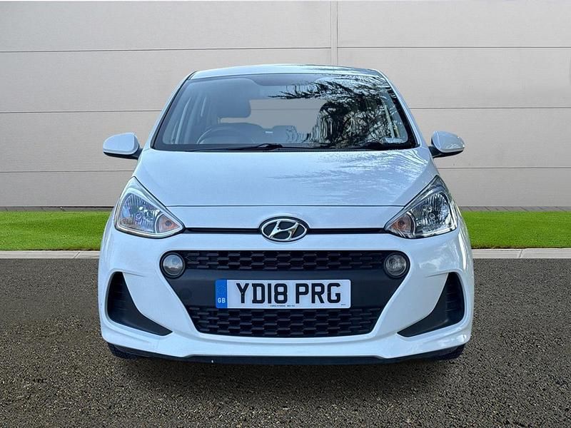 Used Hyundai i10 SE 66 HP (48 kW) 2018 White Hatchback