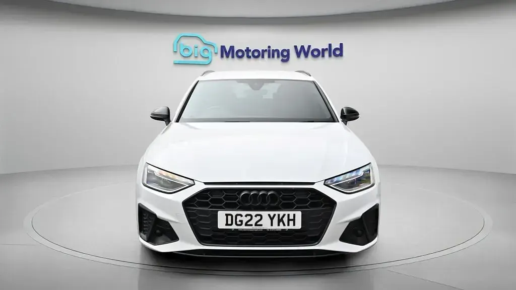Usado Audi A4 Black Edition 150 HP (110 kW) 2022 Branco Carrinha