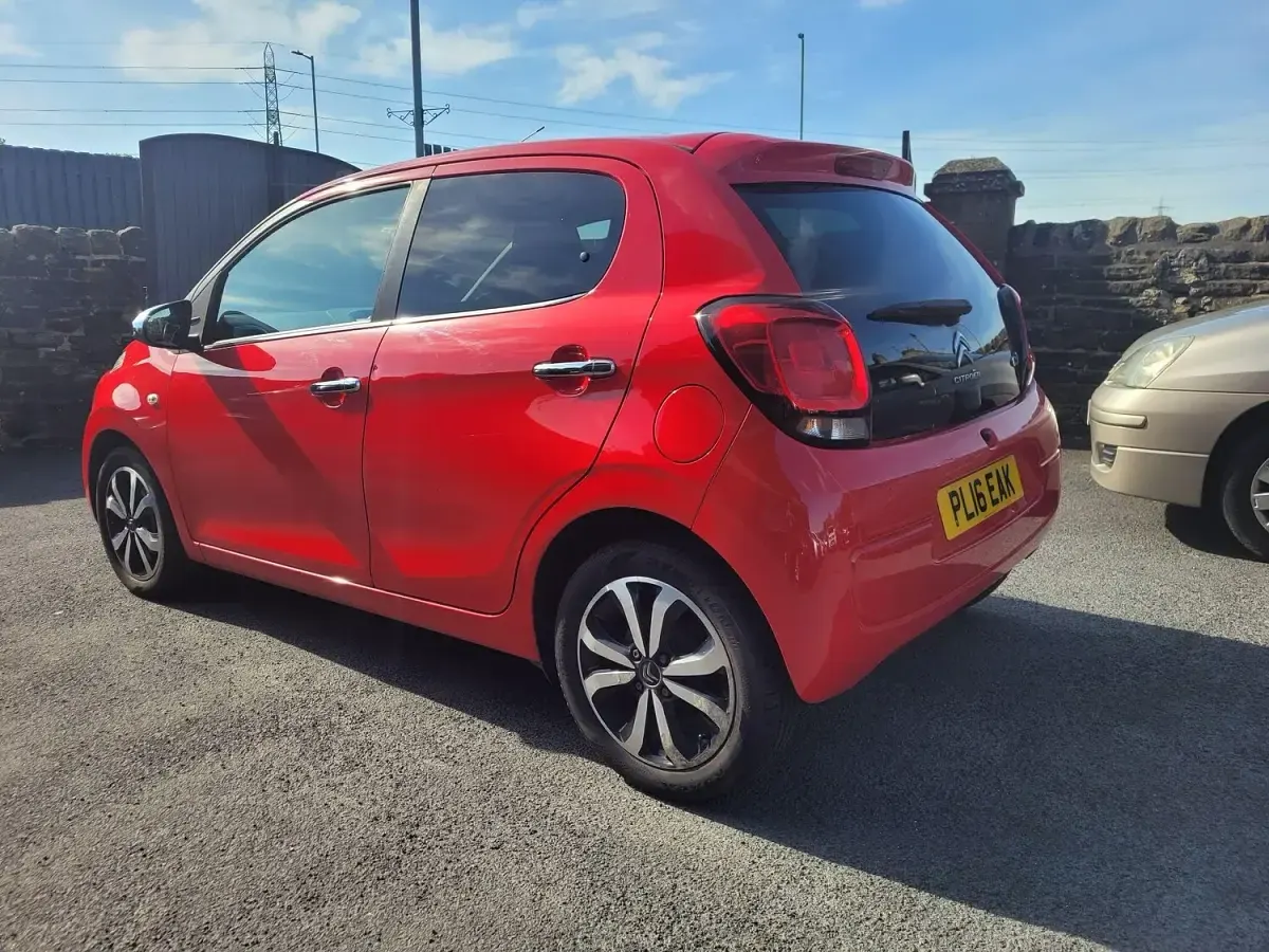 Usado Citroën C1 Flair 82 CV (60 kW) 2016 Rojo Utilitario