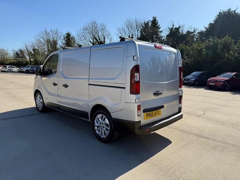 Used Renault Trafic 2015 Silver MPV