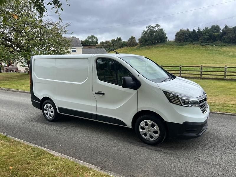 Used Renault Trafic Business 130 HP (95 kW) 2022 White MPV