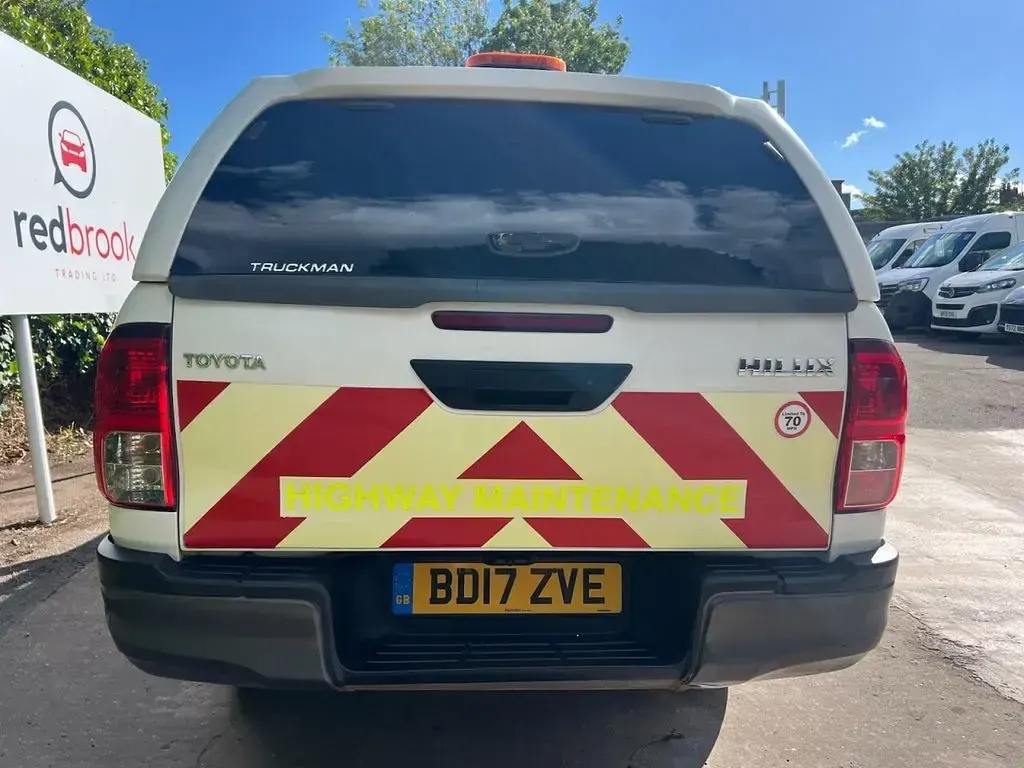 Used Toyota HiLux Active 150 HP (110 kW) 2017 White Pickup