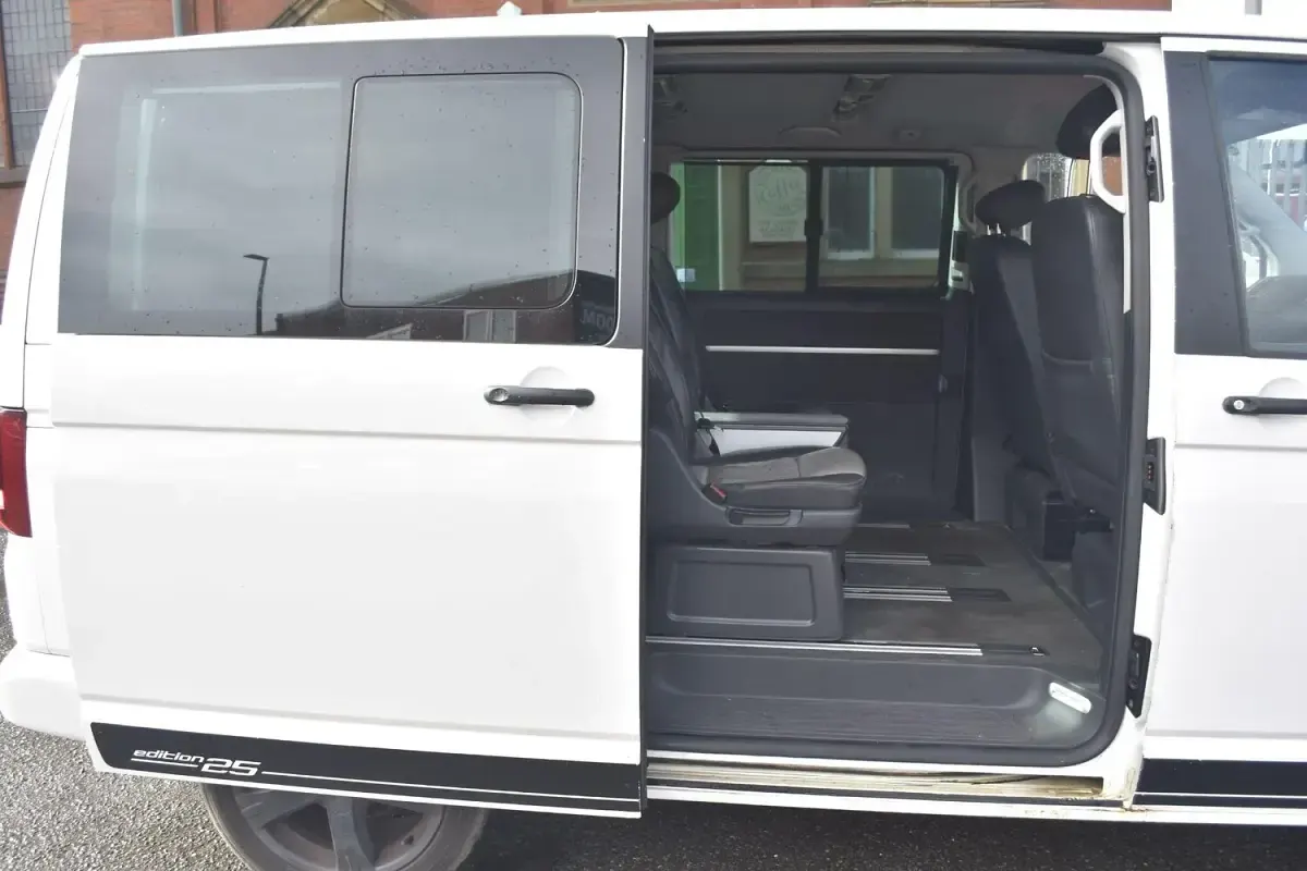 Used VW Caravelle Edition 180 HP (132 kW) 2013 White Van