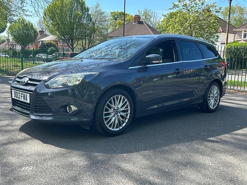 Used Ford Focus Zetec 125 HP (91 kW) 2013 Grey Estate