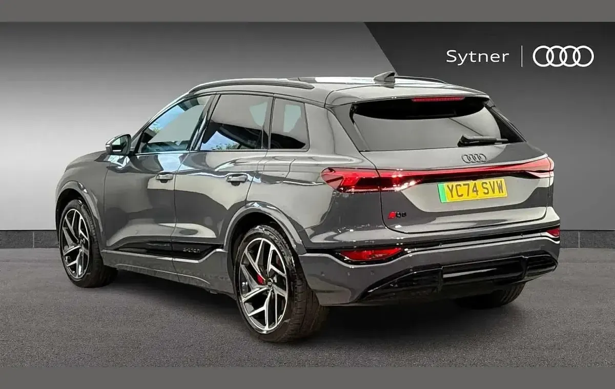 Usado Audi Q6 e-tron Advanced 284 kW (387 CV) 2024 Gris SUV