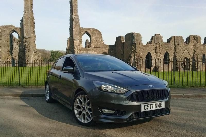 Used Ford Focus ST-Line 125 HP (91 kW) 2017 Grey Hatchback