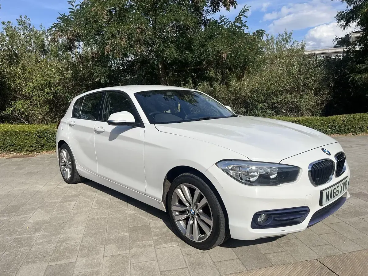 Used BMW 118 Sport Line 136 HP (100 kW) 2015 White Hatchback