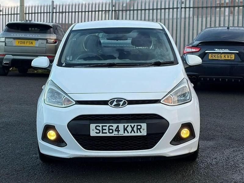 Used Hyundai i10 SE 66 HP (48 kW) 2015 White Hatchback