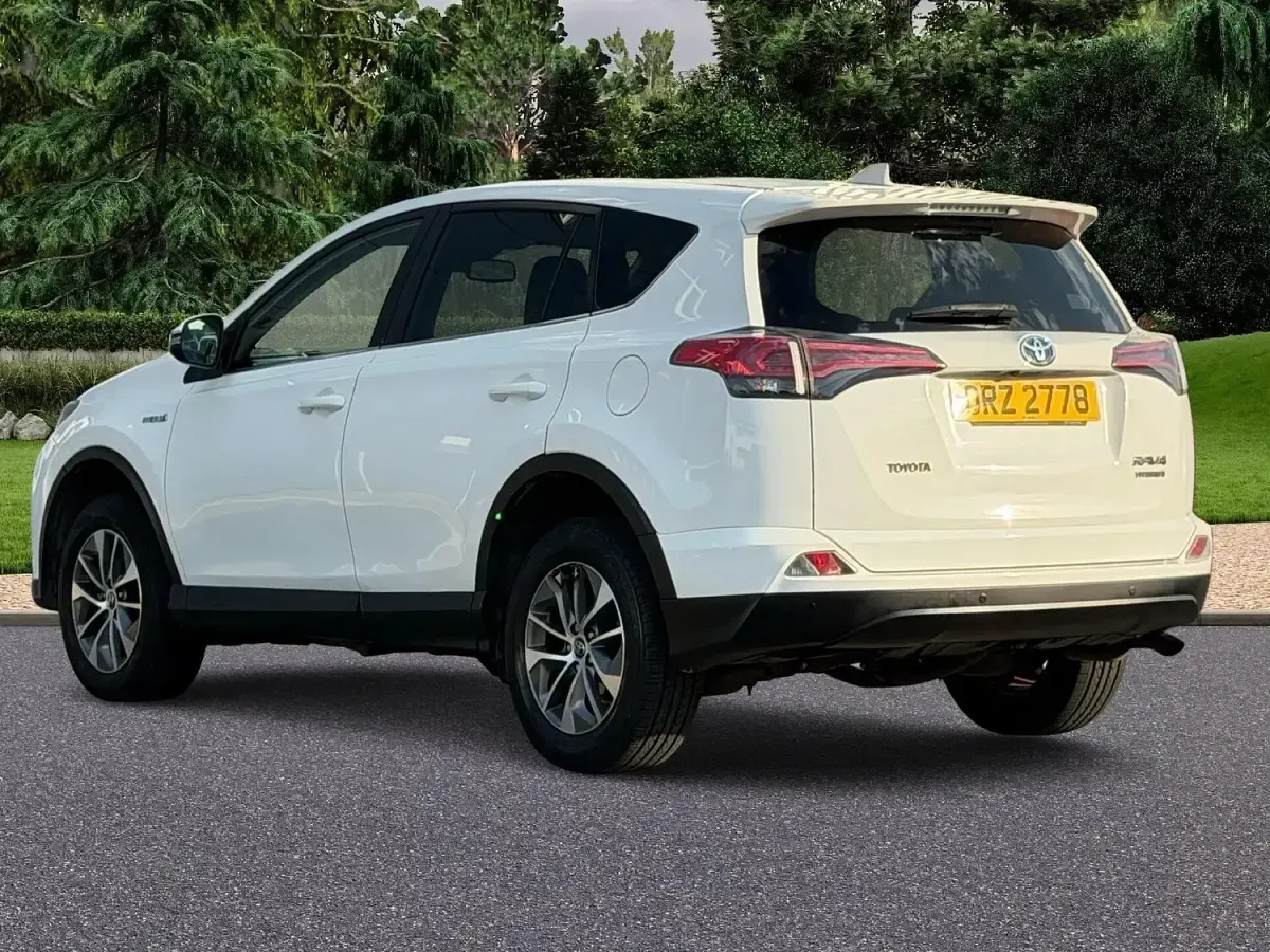 Used Toyota RAV4 Hybrid 194 HP (142 kW) 2018 White SUV