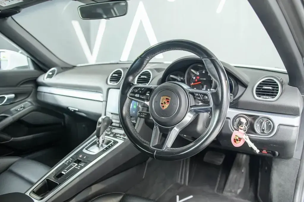 Used Porsche 718 Boxster 300 HP (220 kW) 2017 White Cabriolet