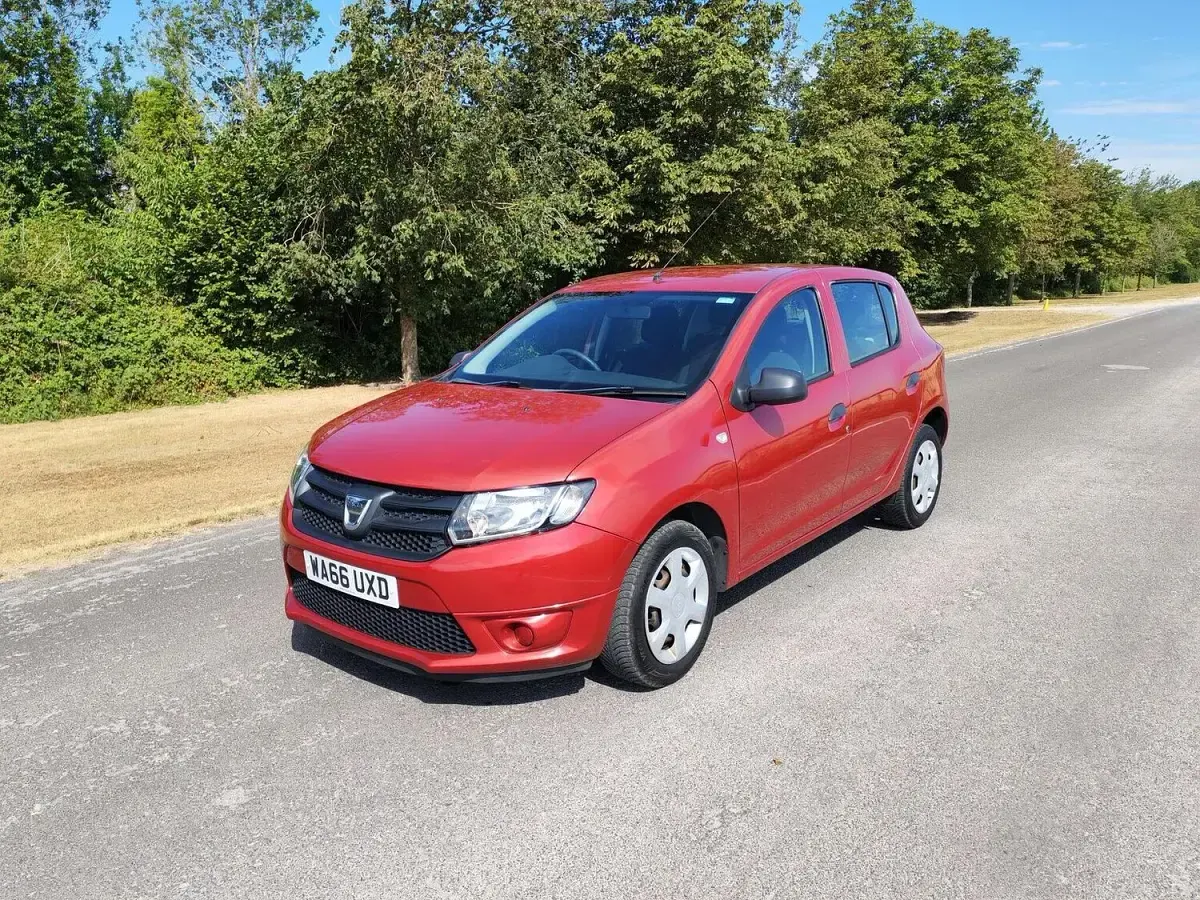 Used Dacia Sandero Ambiance 90 HP (66 kW) 2016 Red Hatchback