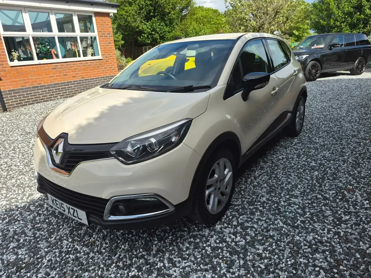 Used Renault Captur Dynamique 90 HP (66 kW) 2015 Cream SUV