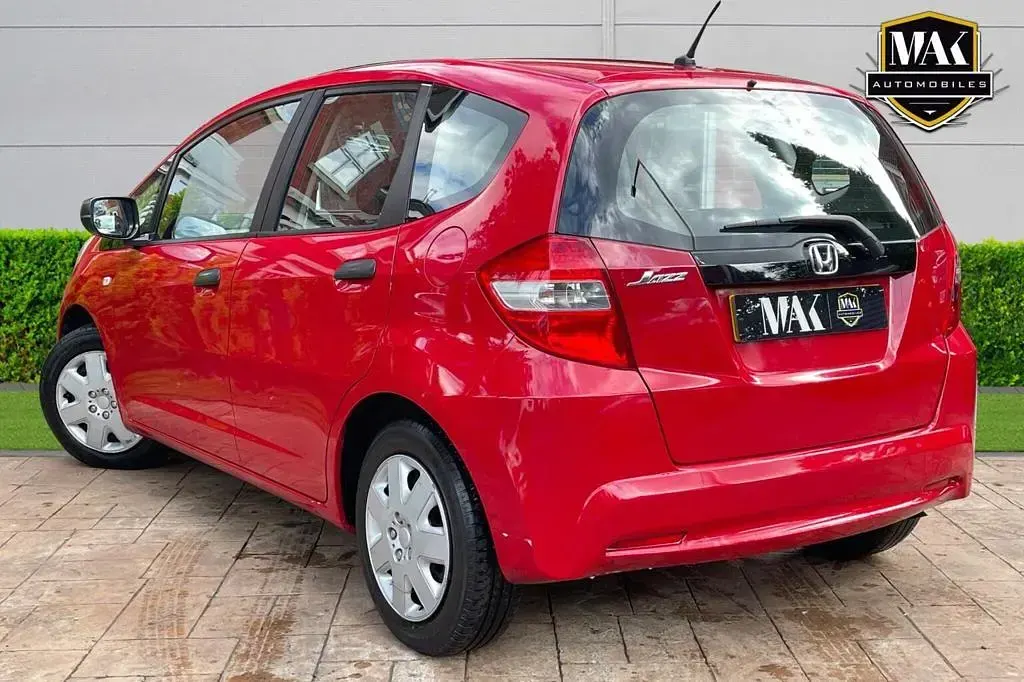Used Honda Jazz S 90 HP (66 kW) 2014 Red Hatchback