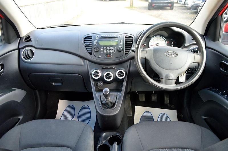 Used Hyundai i10 Comfort 78 HP (57 kW) 2010 Red Hatchback