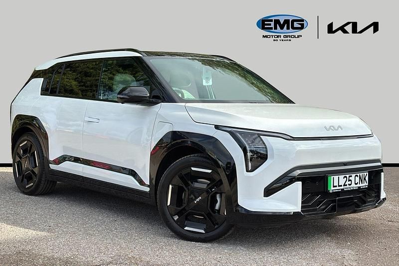 White pearl Used 2025 Kia EV3 2 SUV | £35,999 (Fair price) - Image 1/3