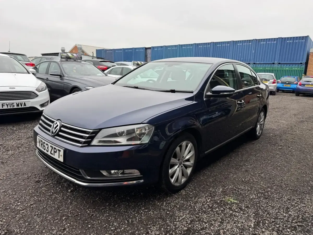 Begagnad VW Passat Highline 140 HK (102 kW) 2013 Blå Sedan