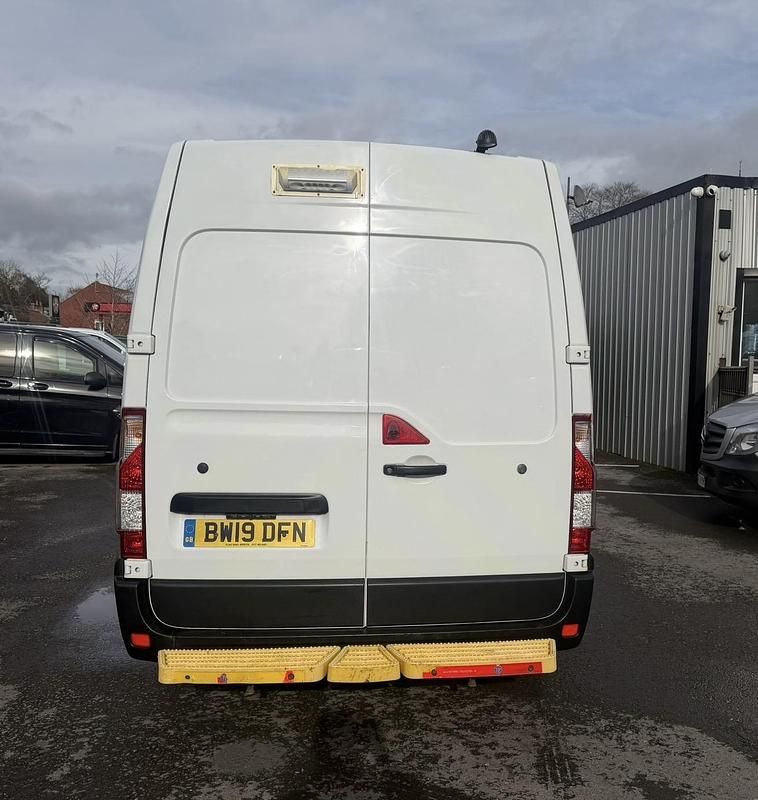 Used Vauxhall Movano 130 HP (95 kW) 2019 White MPV