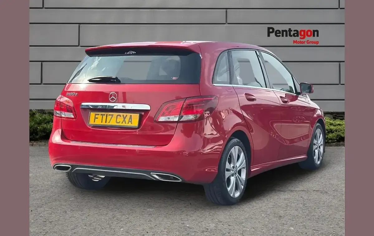 Used Mercedes B180 Executive 107 HP (78 kW) 2017 Red Hatchback
