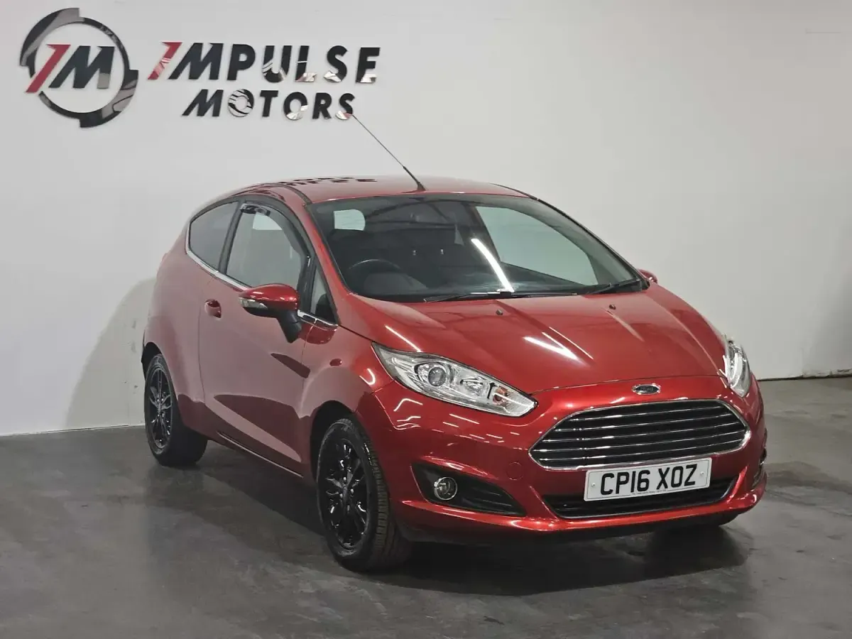 Used Ford Fiesta Zetec 82 HP (60 kW) 2016 Red Hatchback