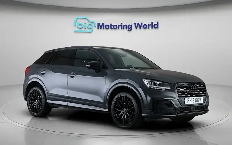 Begagnad Audi Q2 Black Edition 190 HK (139 kW) 2019 Grå SUV
