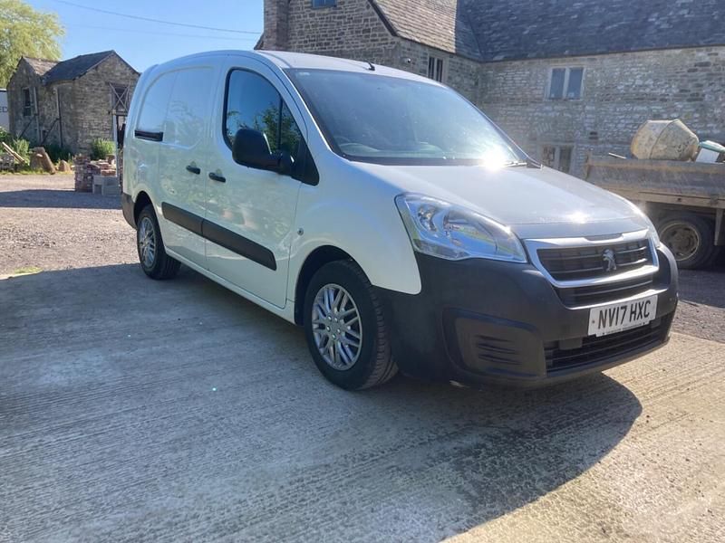 White Used 2017 Peugeot Partner S MPV | £3,995 (Fair price) - Image 1/4