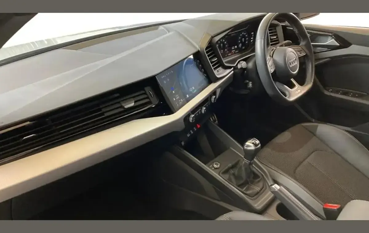 Used Audi A1 Black Edition 108 HP (79 kW) 2021 White SUV
