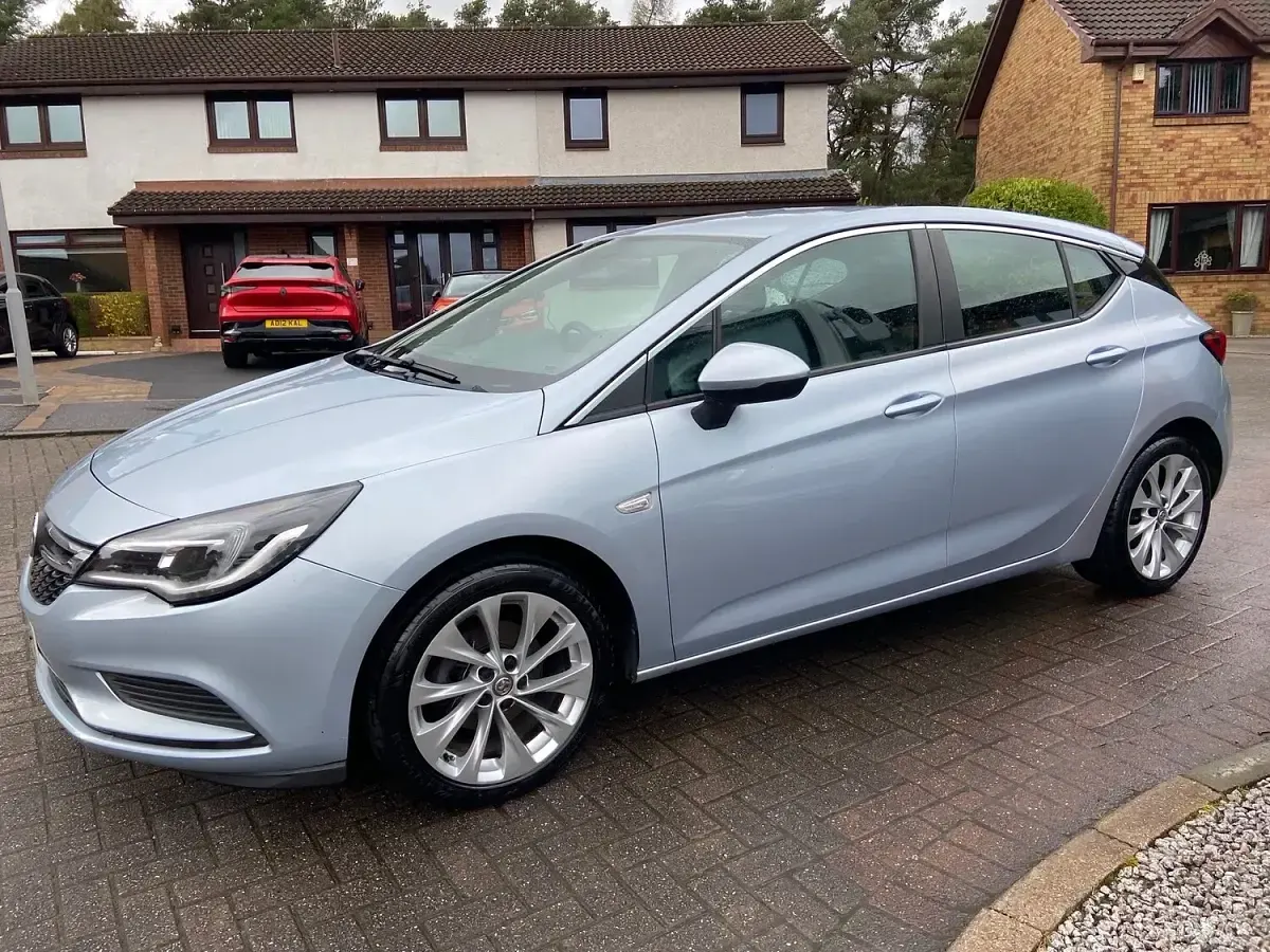 Used Vauxhall Astra 125 HP (91 kW) 2015 Silver Hatchback