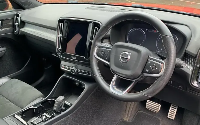 Used Volvo XC40 R-Design 163 HP (119 kW) 2021 SUV