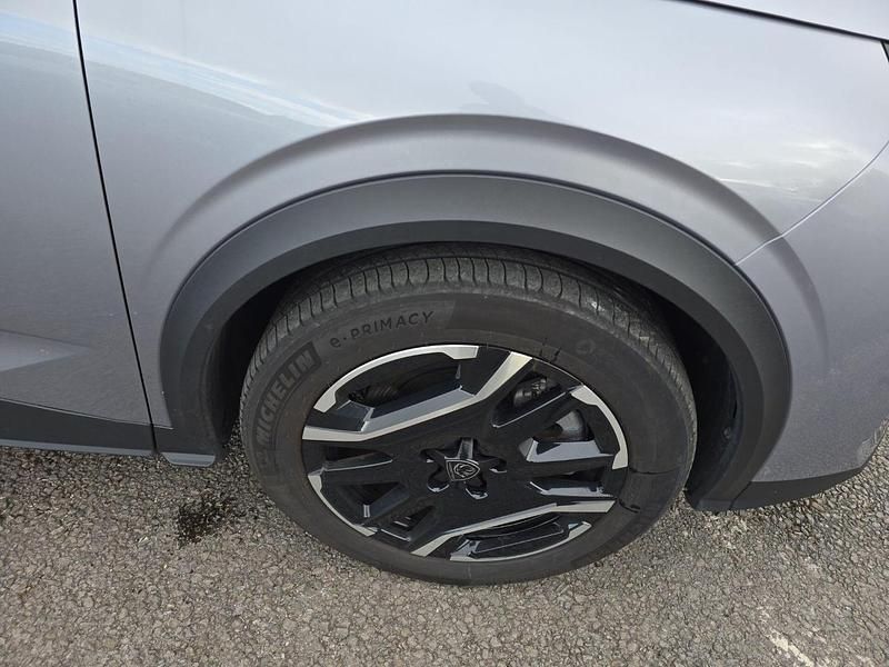 Second-hand Peugeot e-3008 Allure 152 kW (207 CP) 2024 Gri SUV