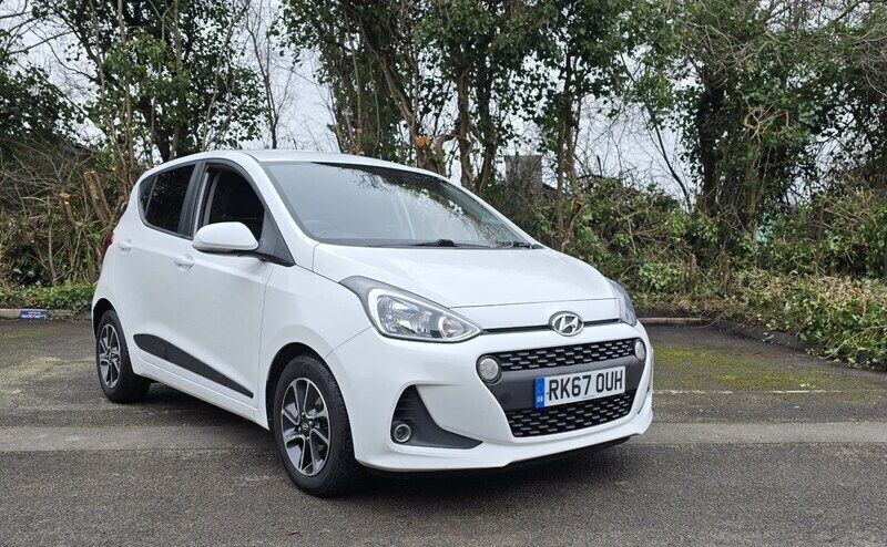 White Used 2018 Hyundai i10 Premium Hatchback | £4,450 (Good price) - Image 1/4