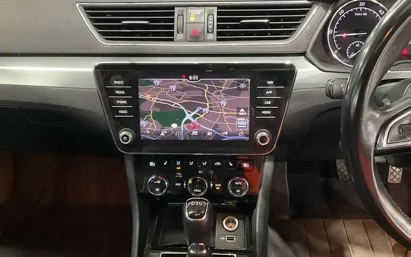 Used Skoda Superb SE Technology 150 HP (110 kW) 2019 Blue Estate