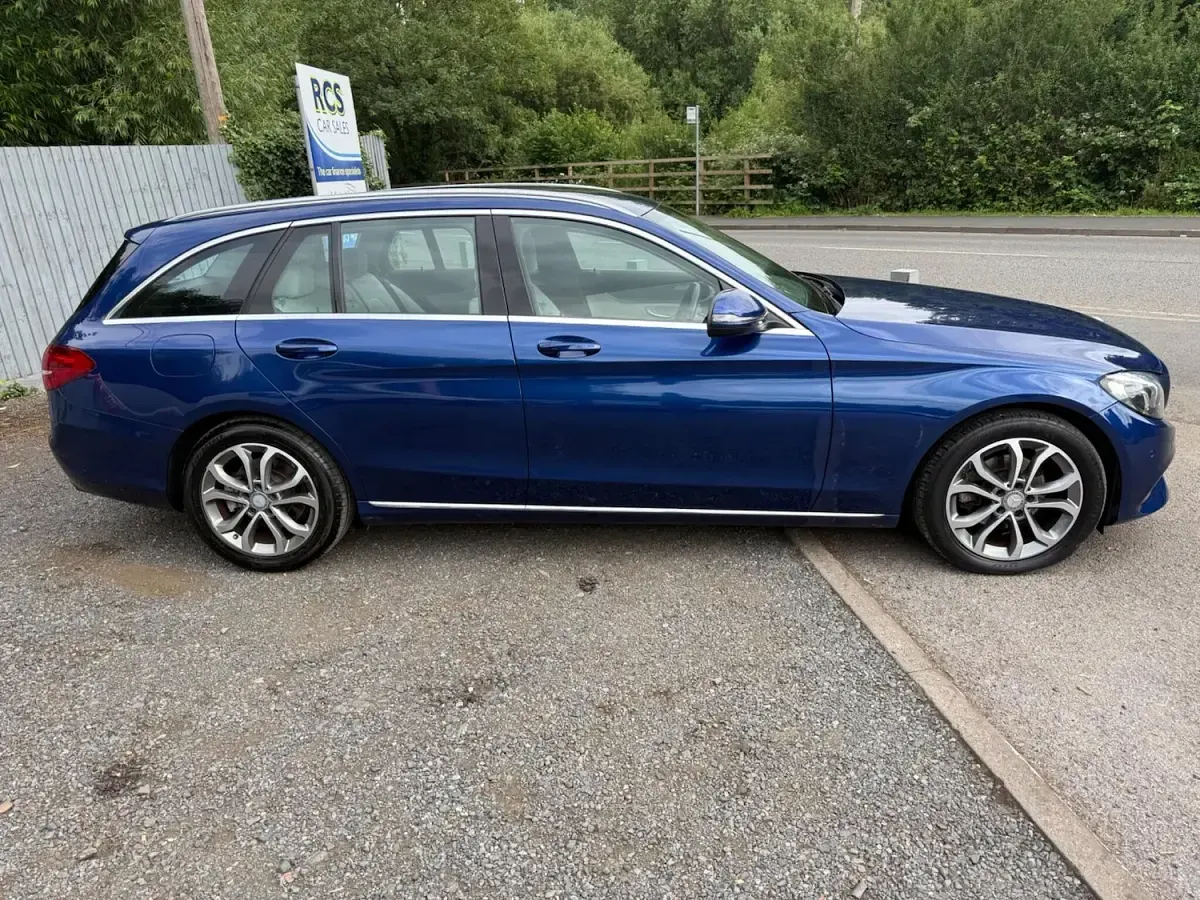 Used Mercedes C200 136 HP (100 kW) 2016 Blue Estate
